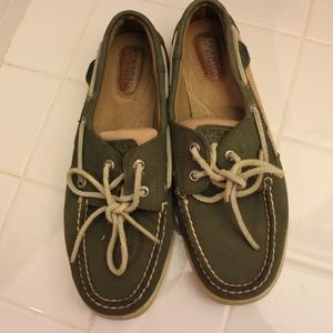 Hunter green sperrys